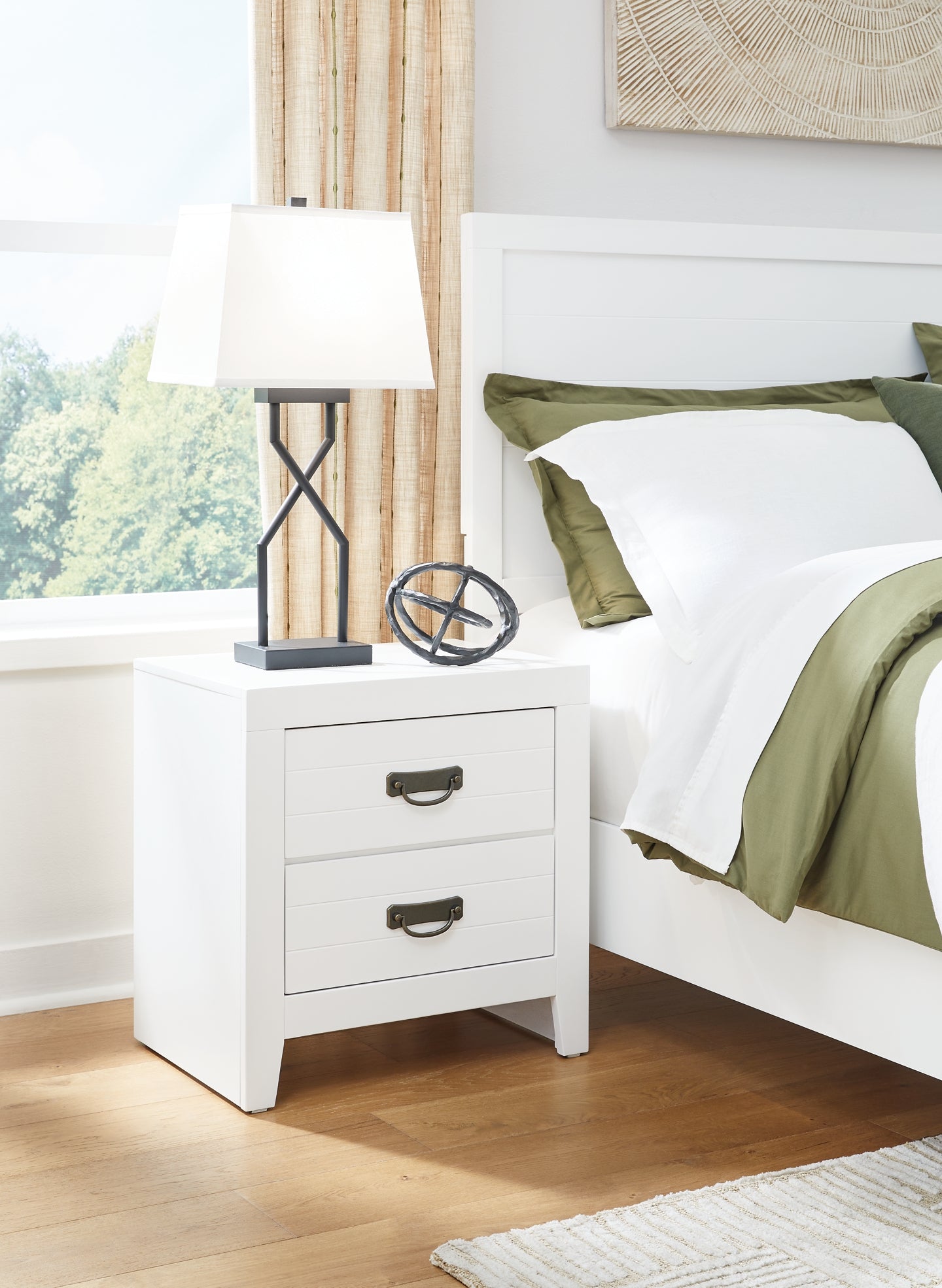 Binterglen Queen Panel Bed with Dresser and Nightstand